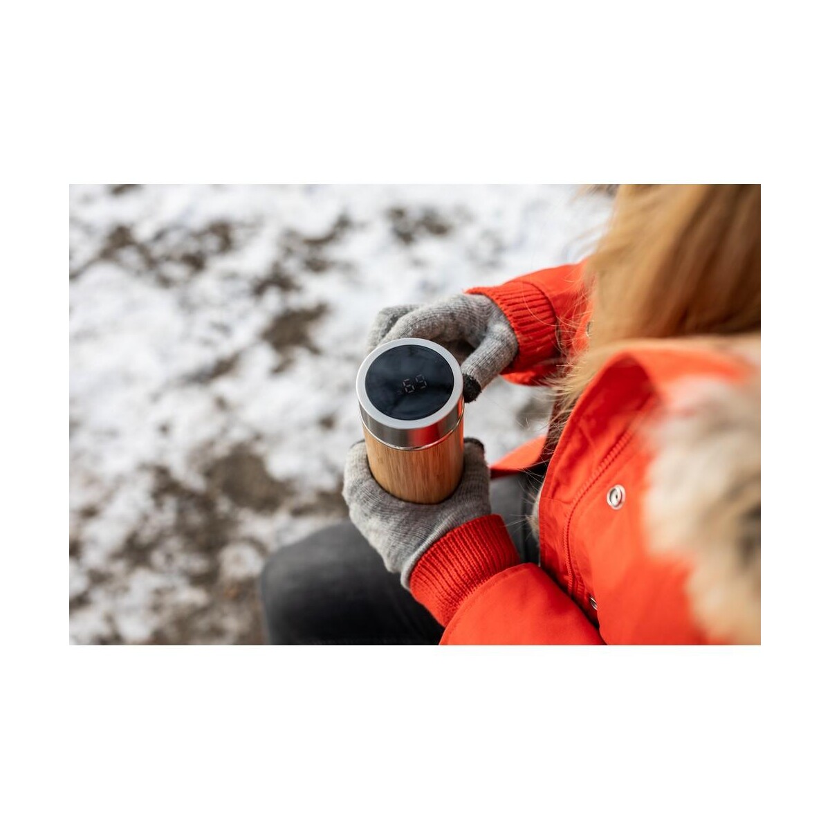 Eko Bambusowy termos 500 ml, posiada sitko zatrzymujące fusy oraz dotykowy cyfrowy wyświetlacz temperatury napojów | Georgia V4871_A