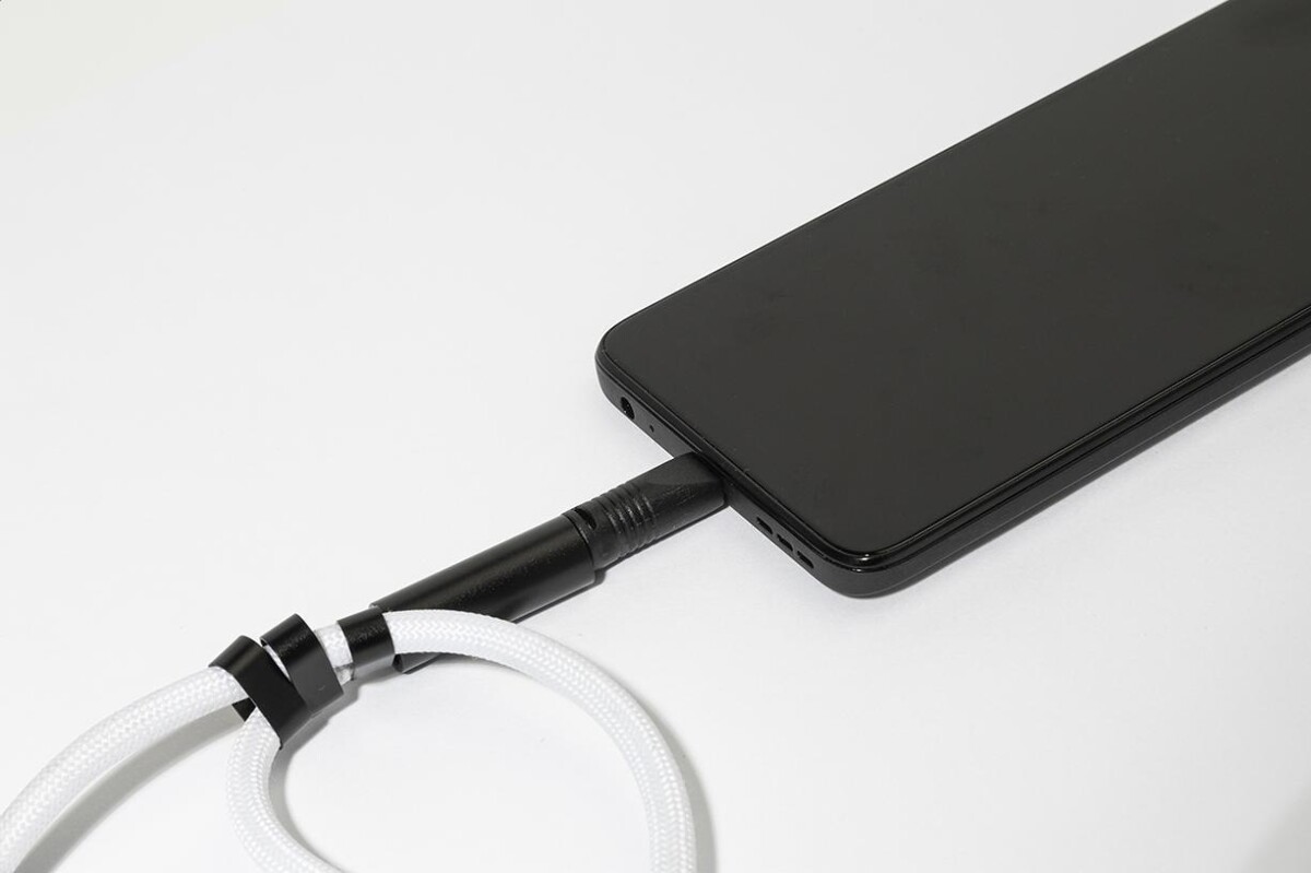 Eko CuffCharge smycz na nadgarstek, uchwyt na telefon, kabel 60W RPET AP864134-01__CU1